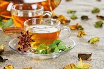 5 loại trà thảo dược giảm đau đầu cực hiệu quả